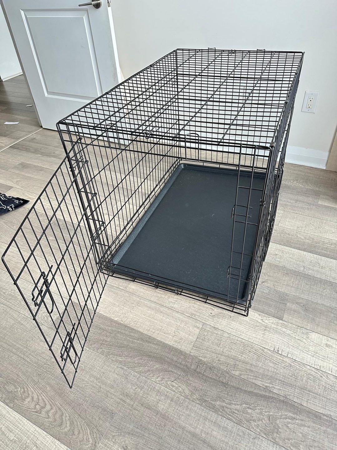 42” Dog Crate with Cover - Great Condition! - photo 5