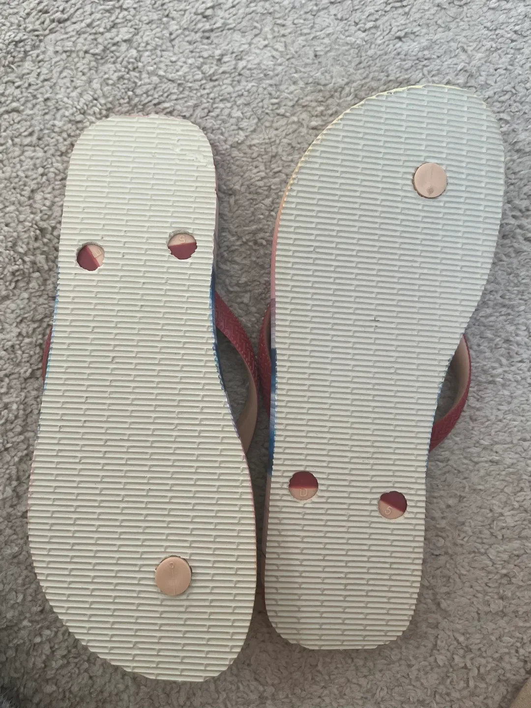 Havaianas Flip Flops - Size 8 image indicator(2)