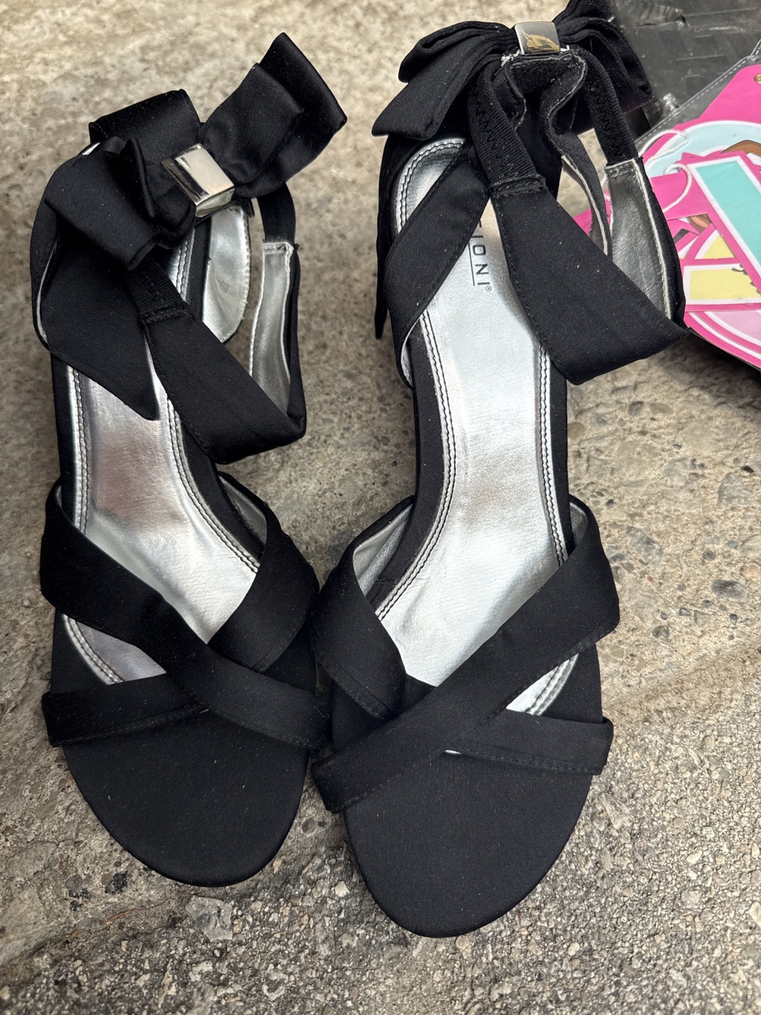 Fioni Black Heels with Bows