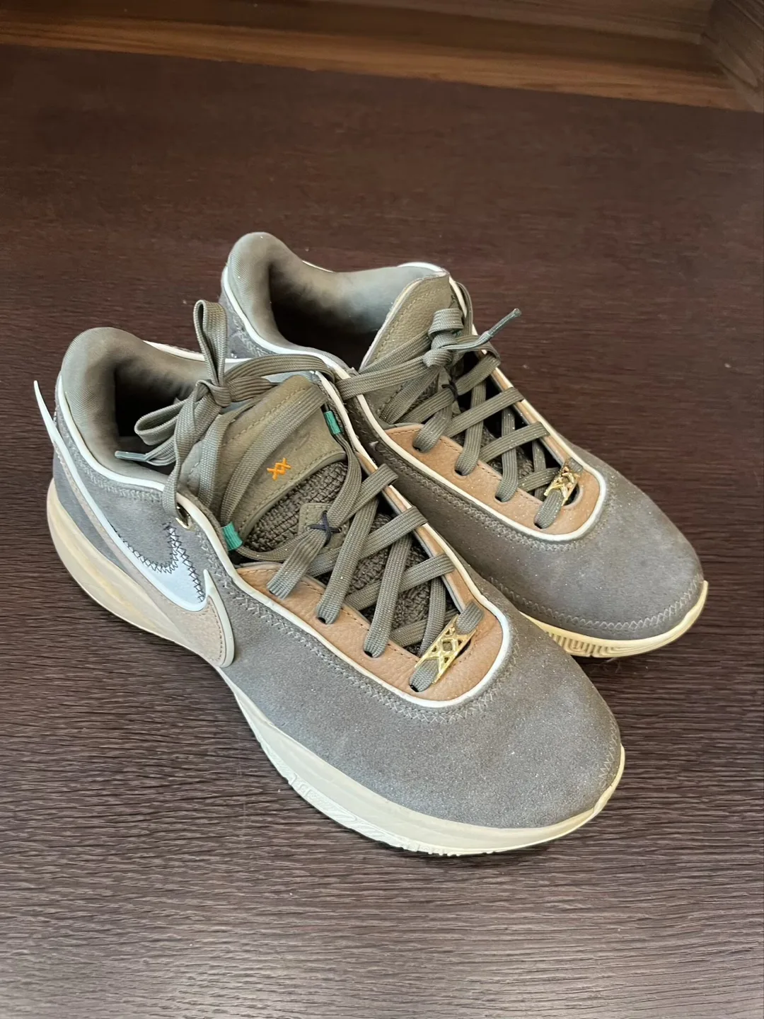 Nike LeBron XX Olive Green image indicator(2)