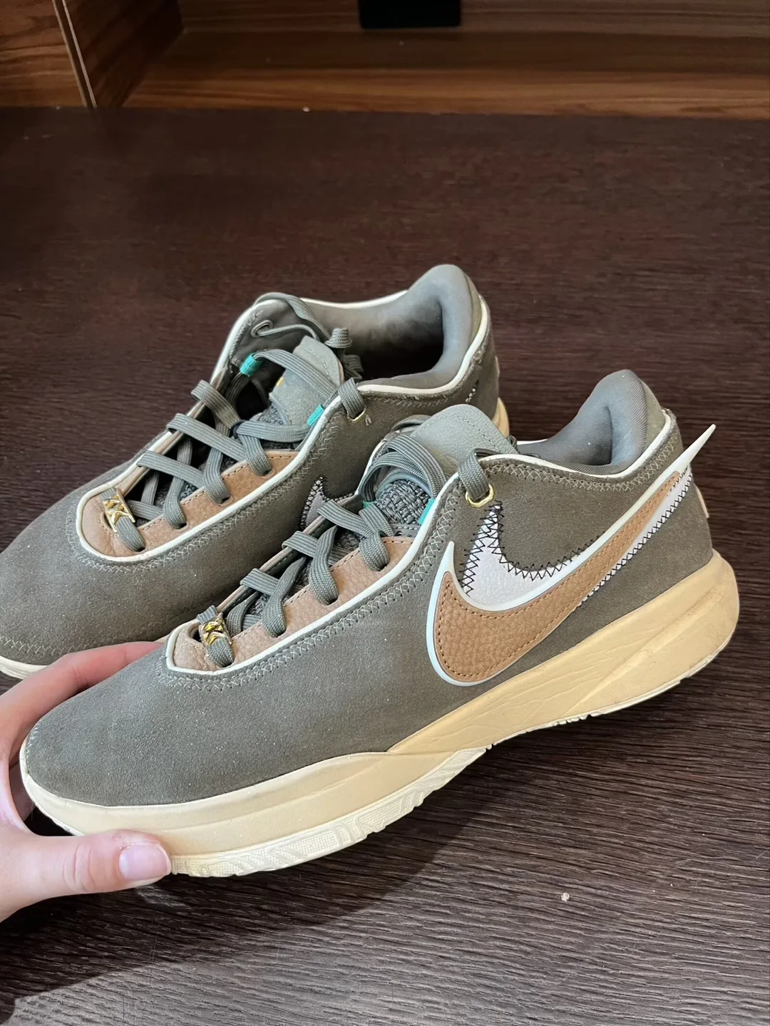 Nike LeBron XX Olive Green thumbnail