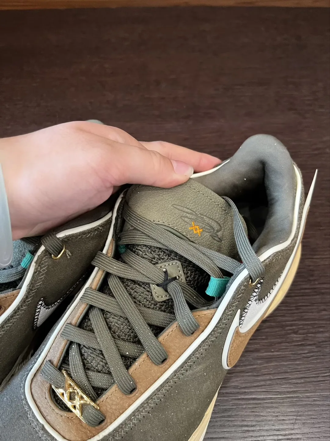 Nike LeBron XX Olive Green image indicator(3)