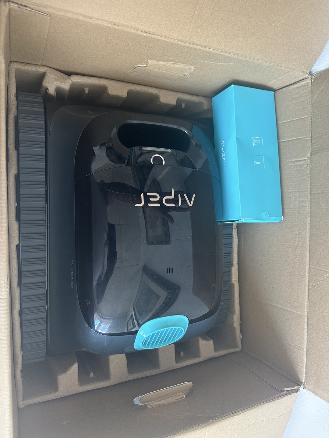 Aiper Scuba S1 Cordless Robotic Pool Cleaner - Like New! - photo 2