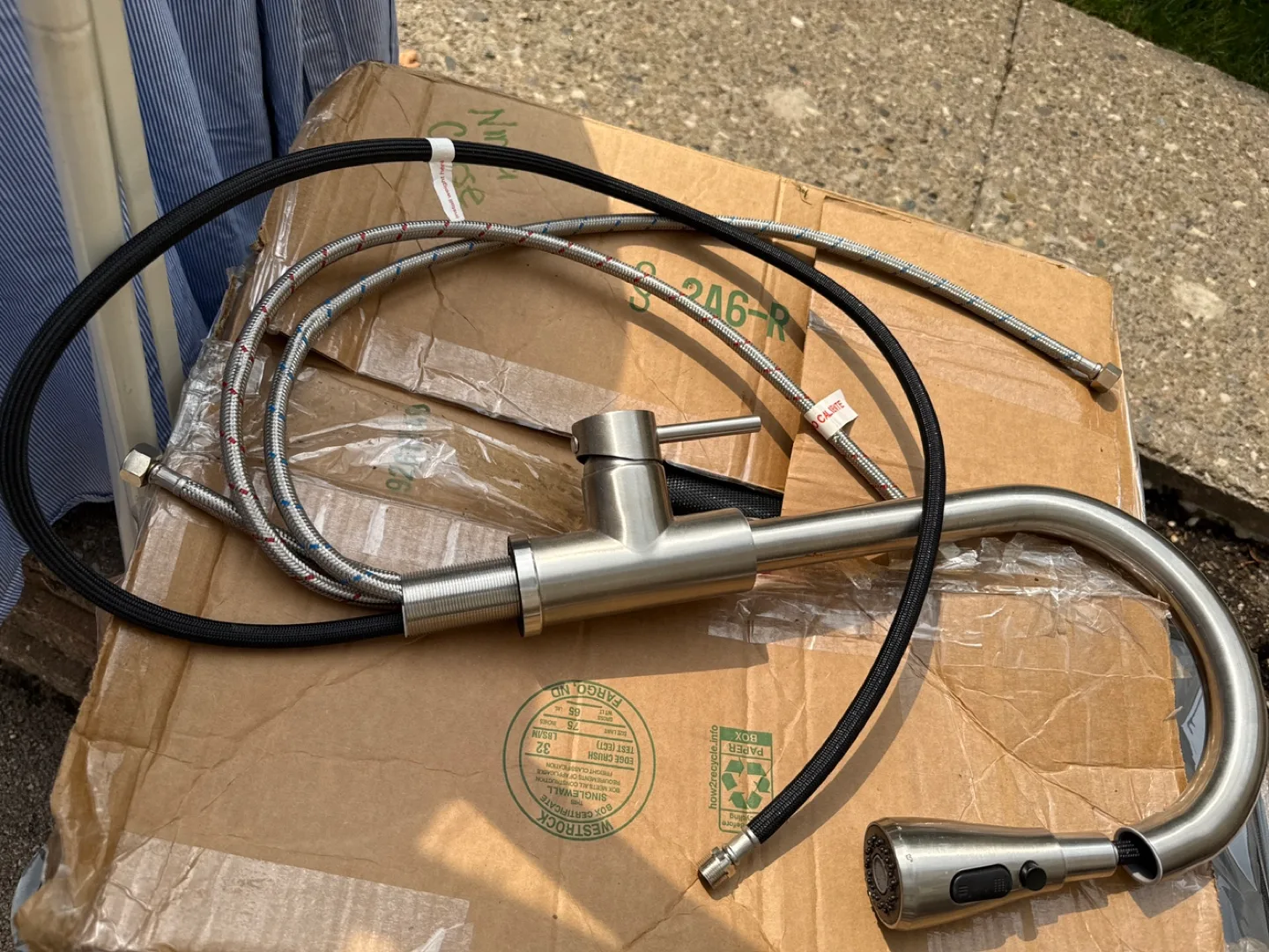 Kitchen Faucet with Pull-Down Sprayer