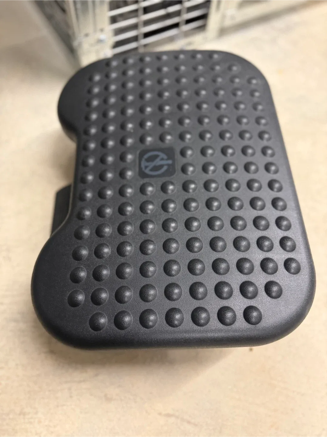 Adjustable Foot Rest - Black image indicator(5)