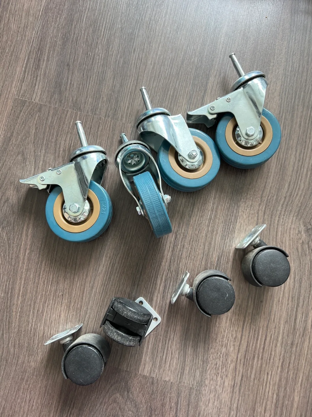 Set of Furniture Casters/Wheels thumbnail
