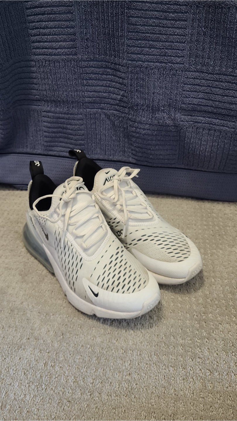 White Nike Air Max 270