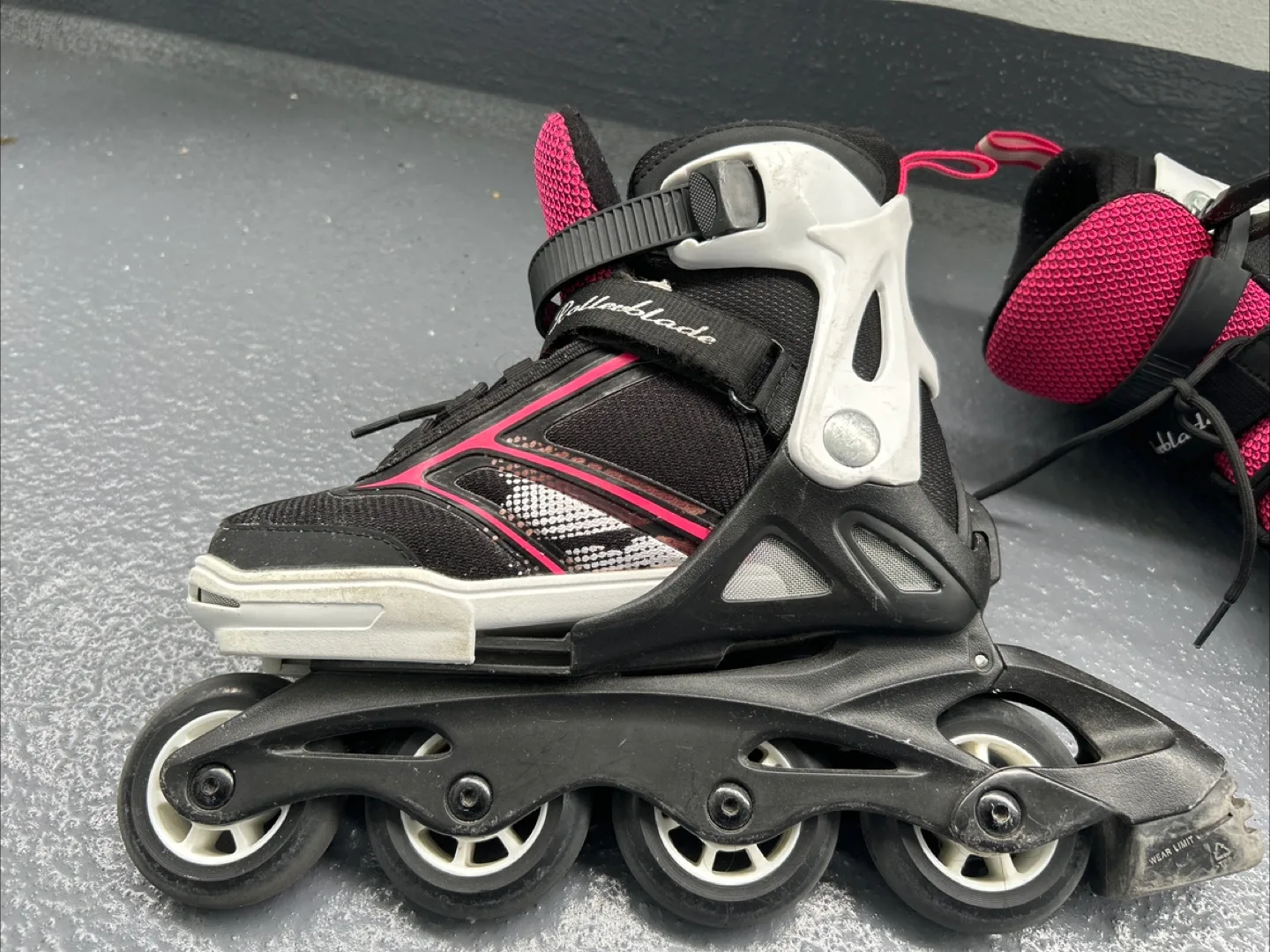 Rollerblade Inline Skates - US Size 5 image indicator(3)