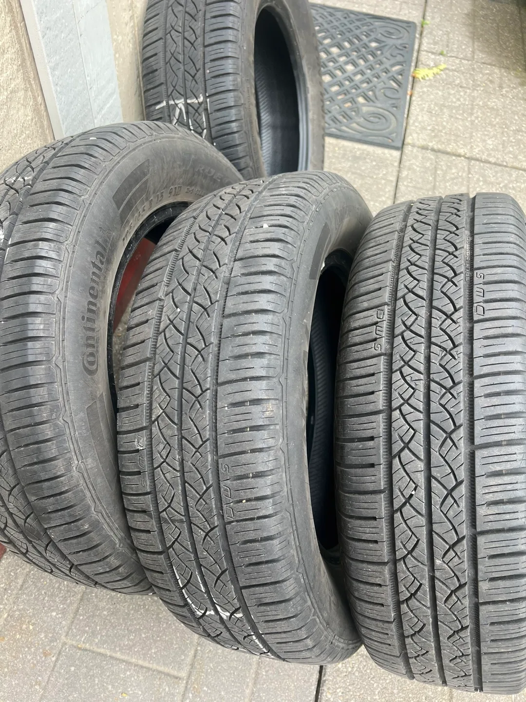 Continental 195/65 R15 91H Tires - Set of 4 image indicator(2)