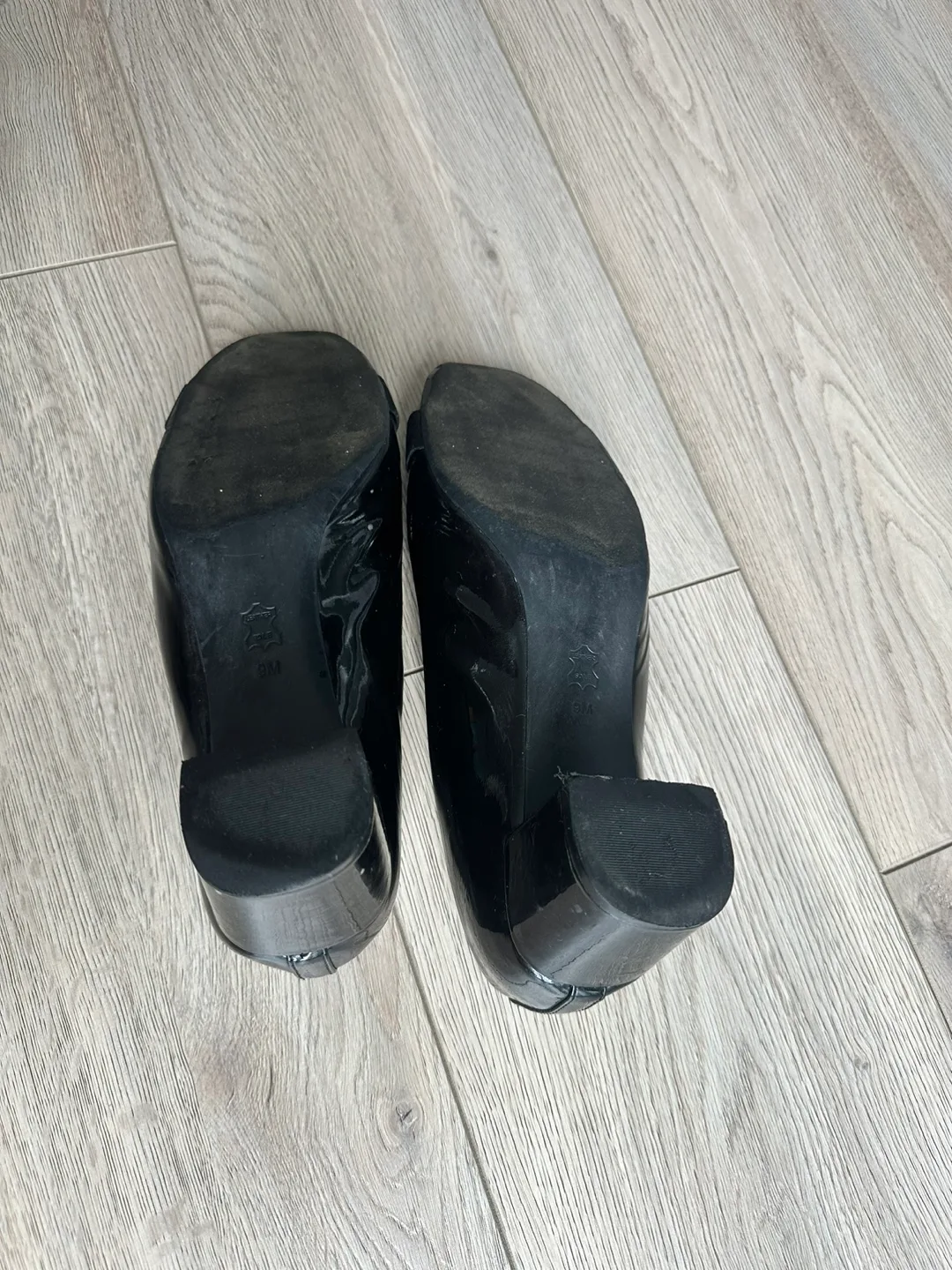 Tory Burch Black Patent Leather Block Heel Pumps Size 9M image indicator(5)