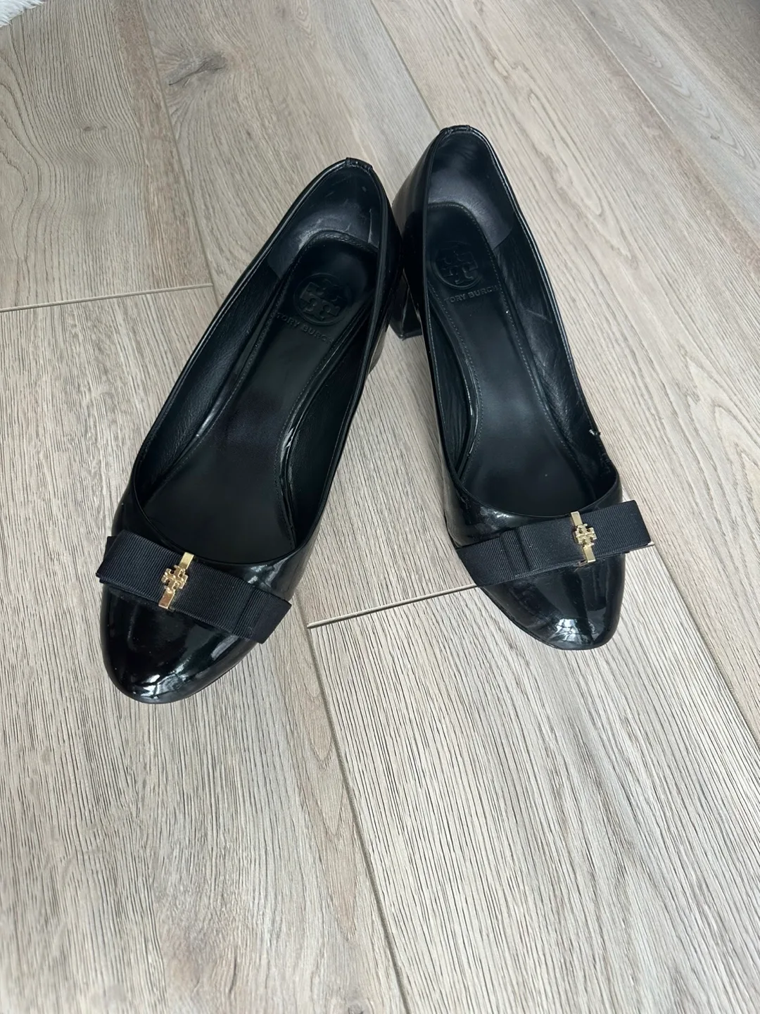 Tory Burch Black Patent Leather Block Heel Pumps Size 9M image indicator(4)
