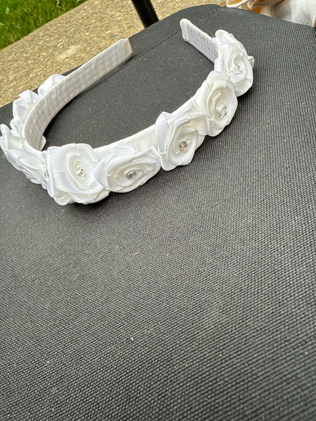 White Floral Headband - New Condition