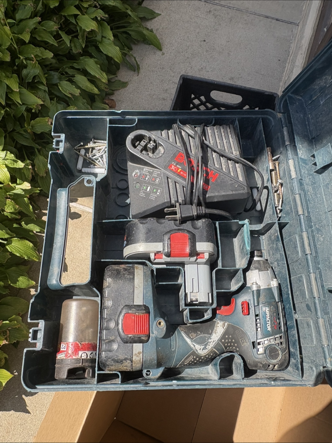 Bosch Cordless Impact Driver Kit (retails for $100) - photo 3