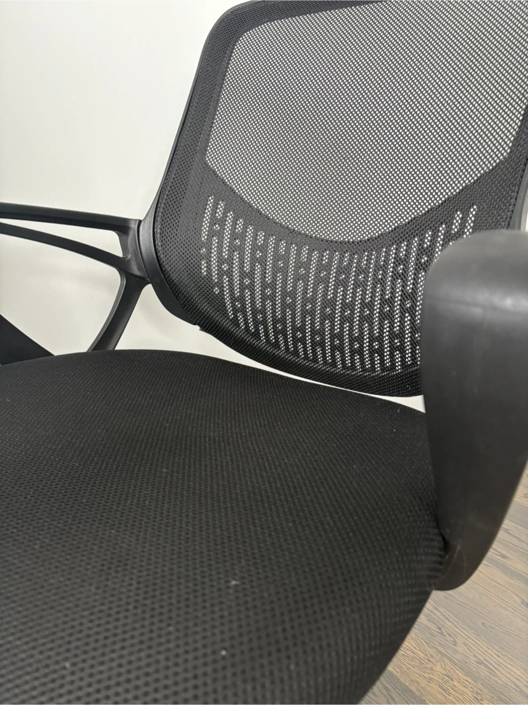 Black Mesh Office Chair - photo 4