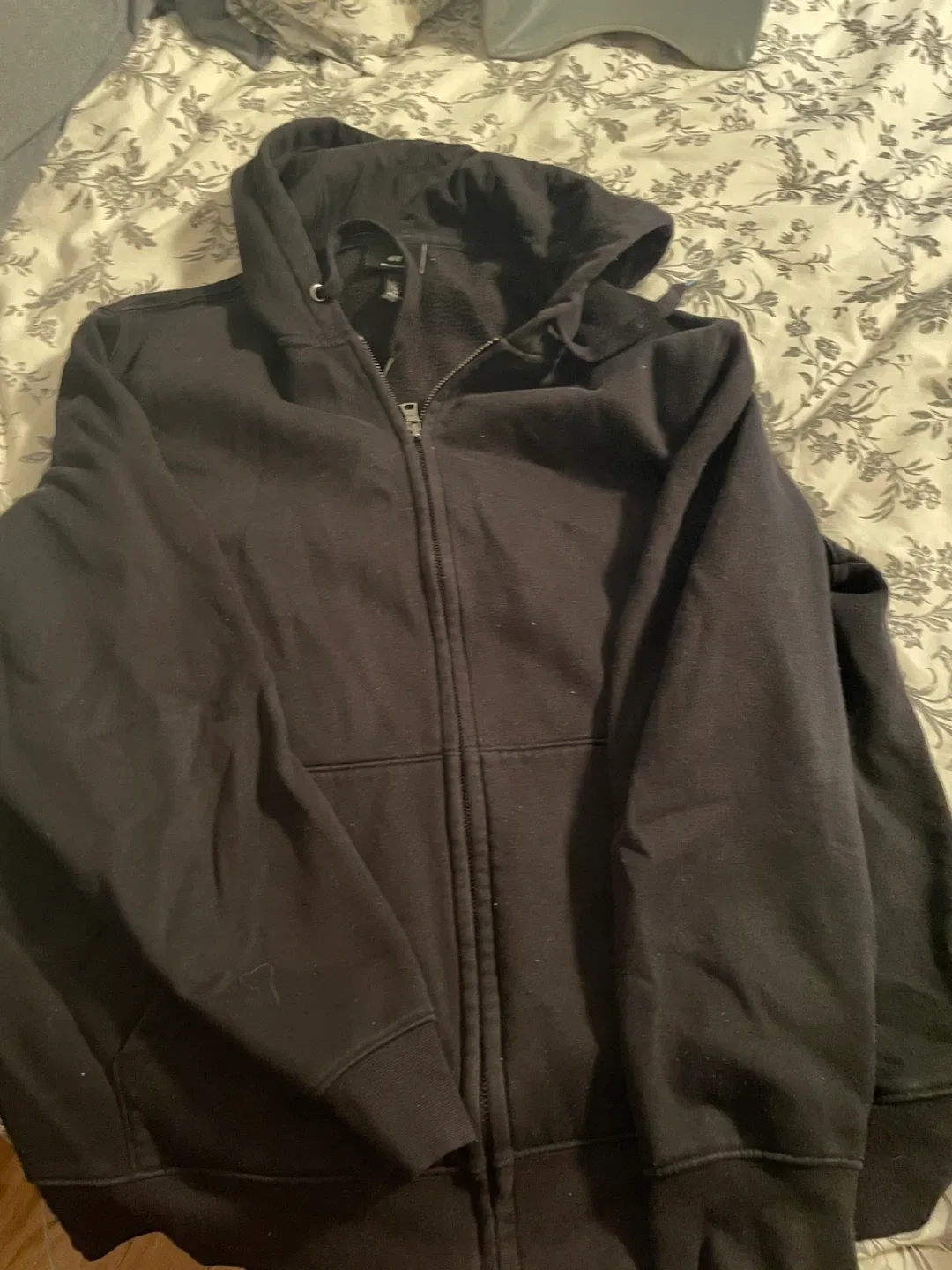 H&M Black Regular Fit Hoodie - Size L thumbnail