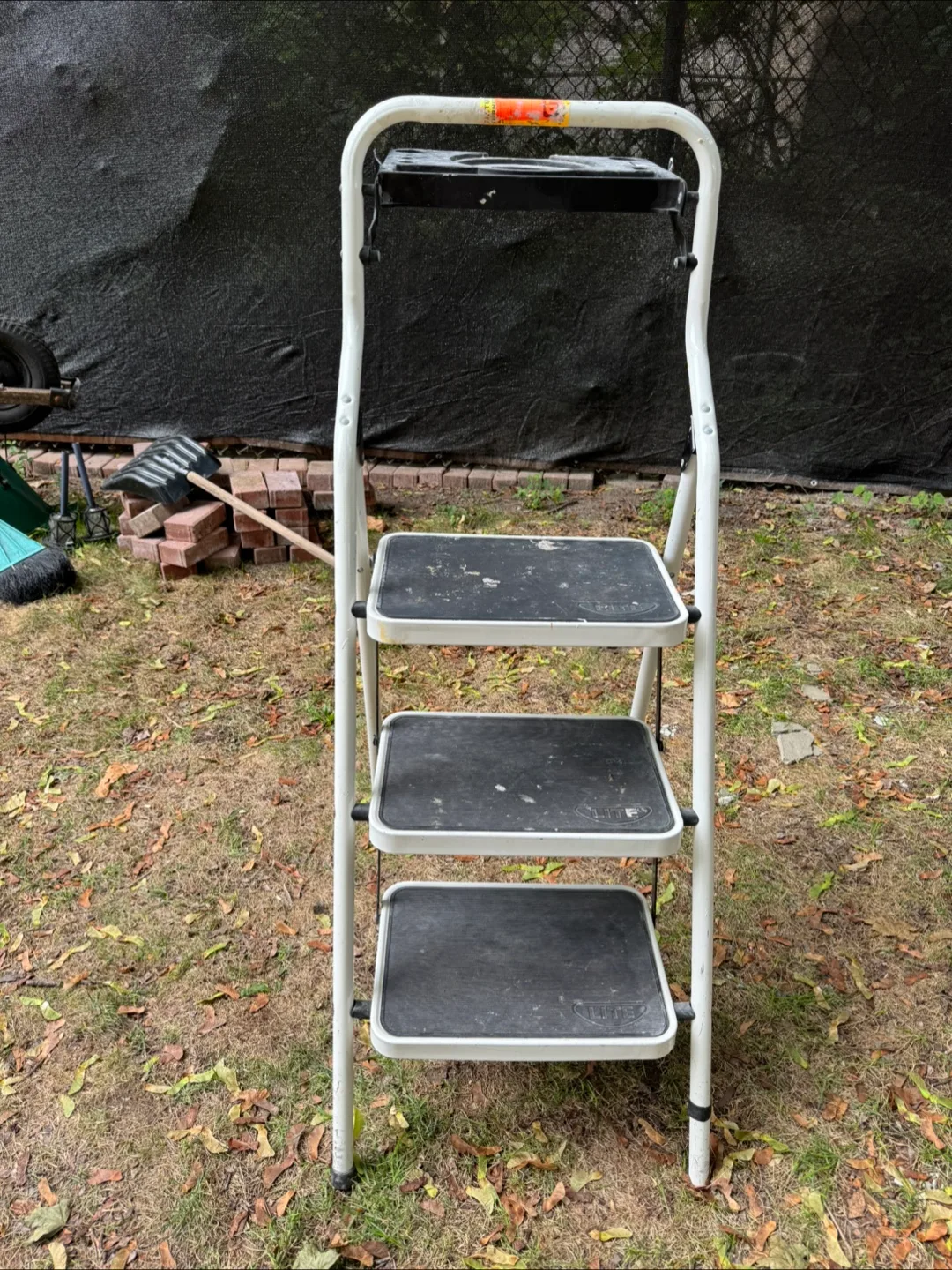 3-Step Ladder - White image indicator(2)