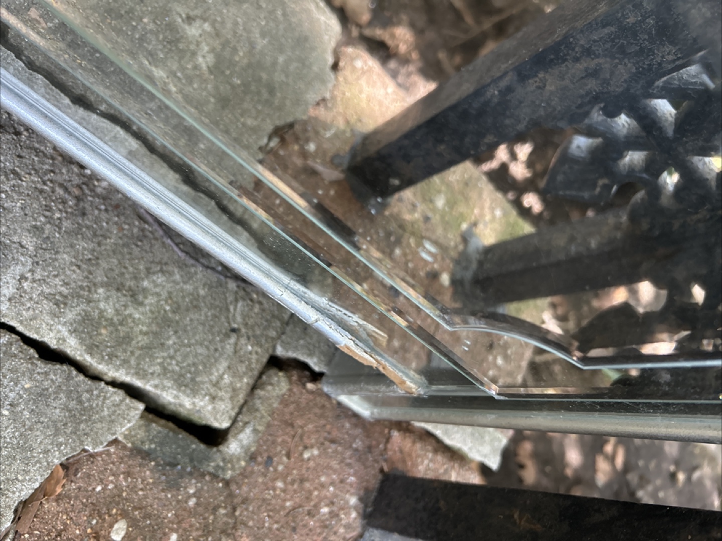 Mirrored 5-Drawer Dresser with minor damage - photo 2