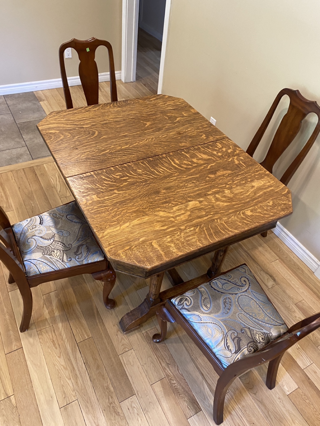 Antique Strathroy Furniture Tiger Oak Dining Set (CAN DELIVER)