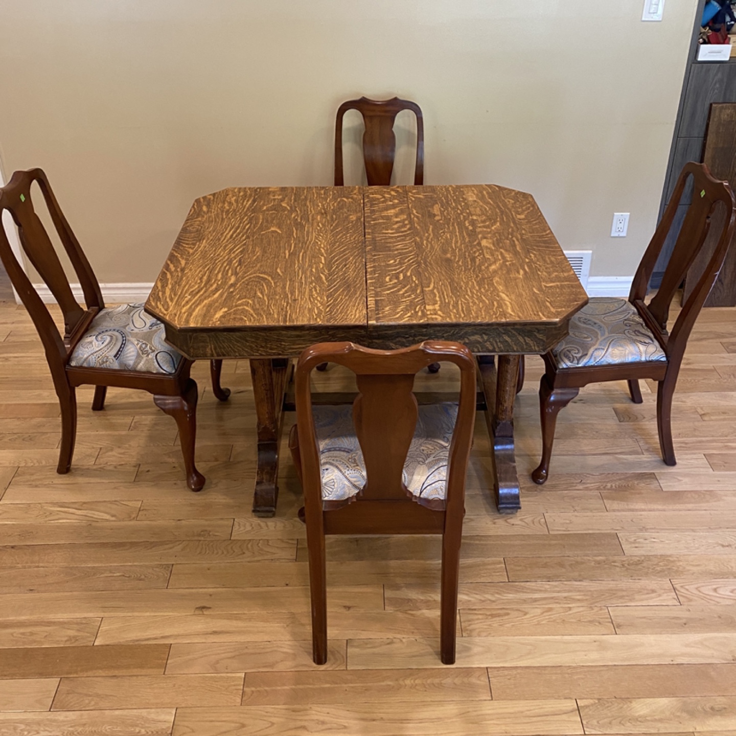 Antique Strathroy Furniture Tiger Oak Dining Set (CAN DELIVER) - photo 4