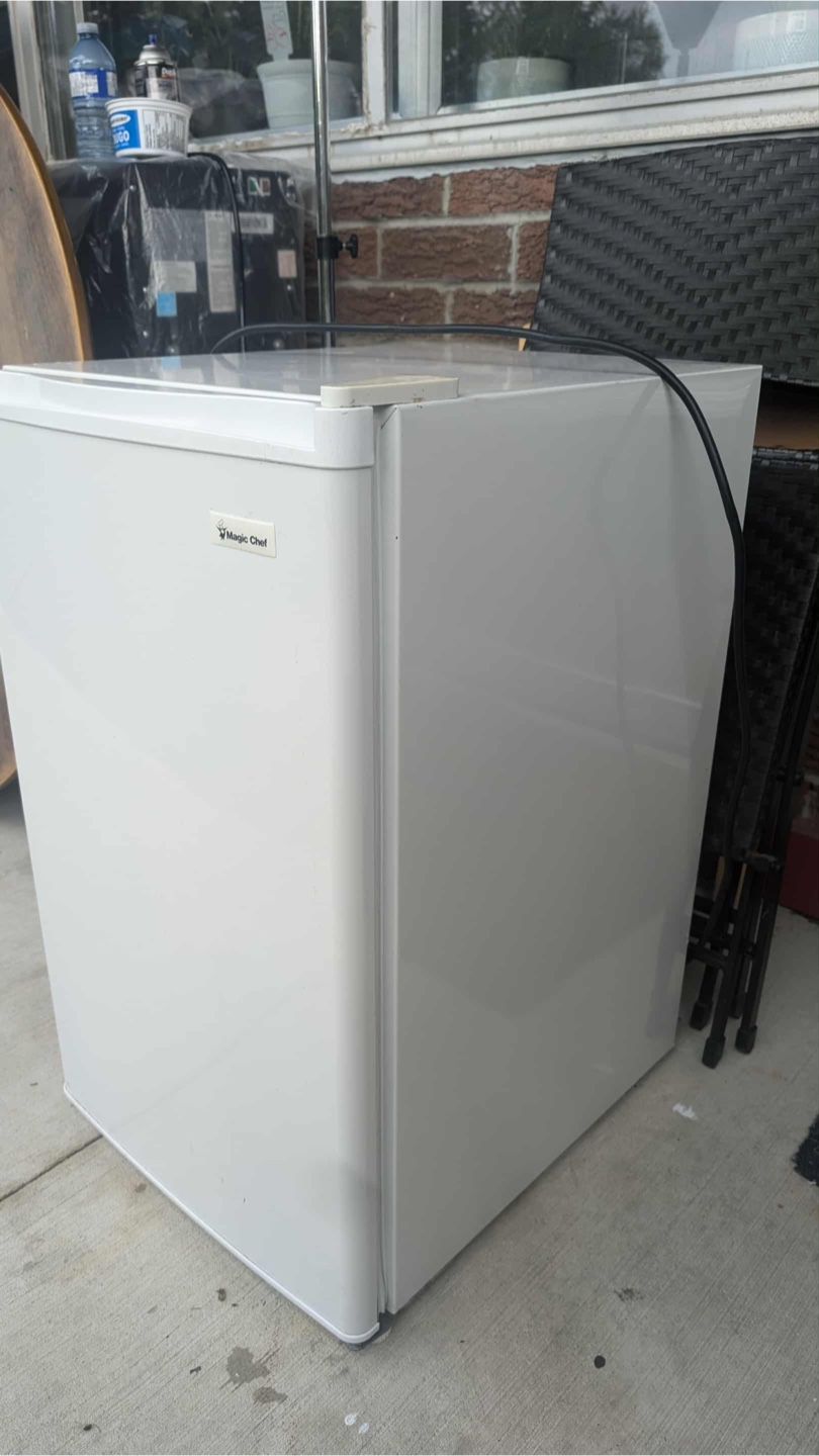 Magic Chef Compact Refrigerator - White - photo 2