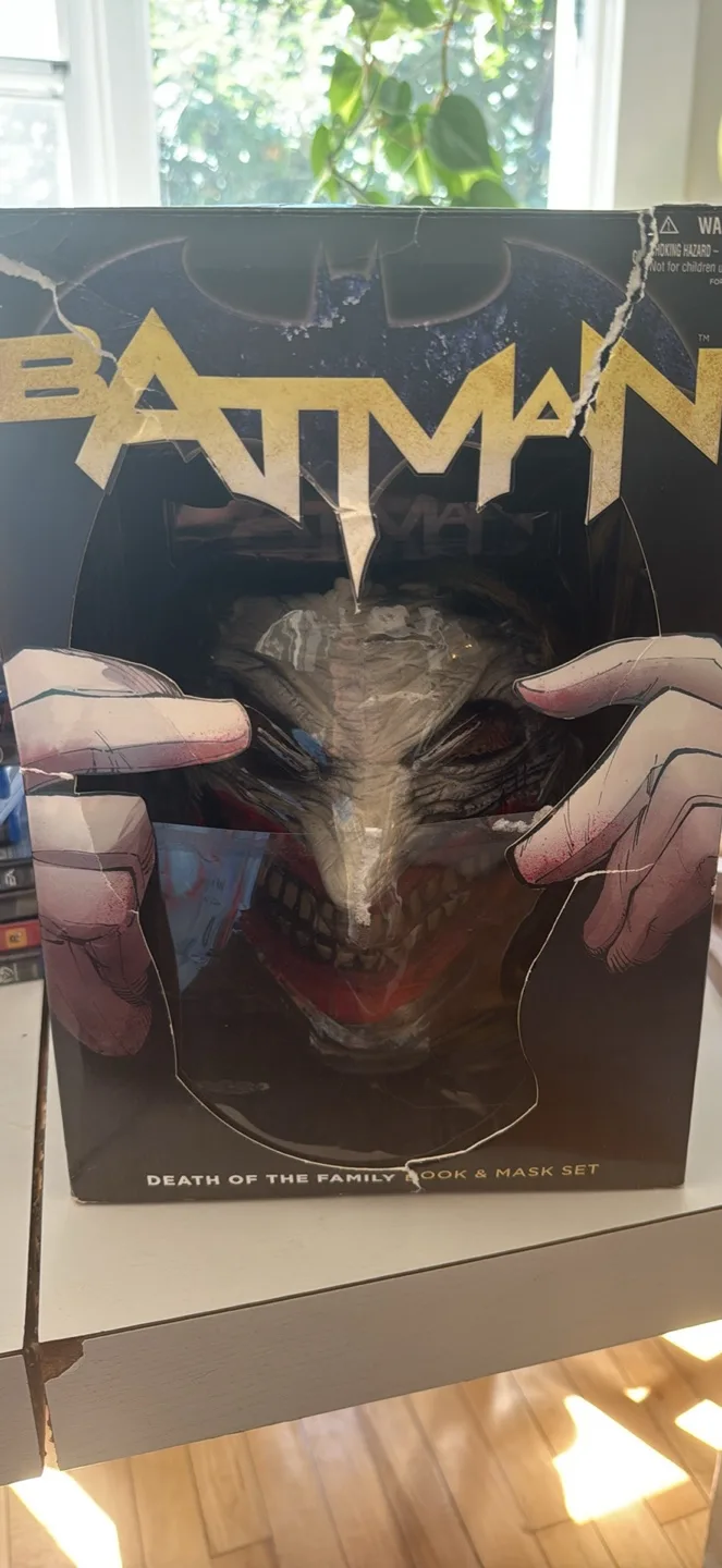 Batman Death of the Family Book & Mask Set thumbnail