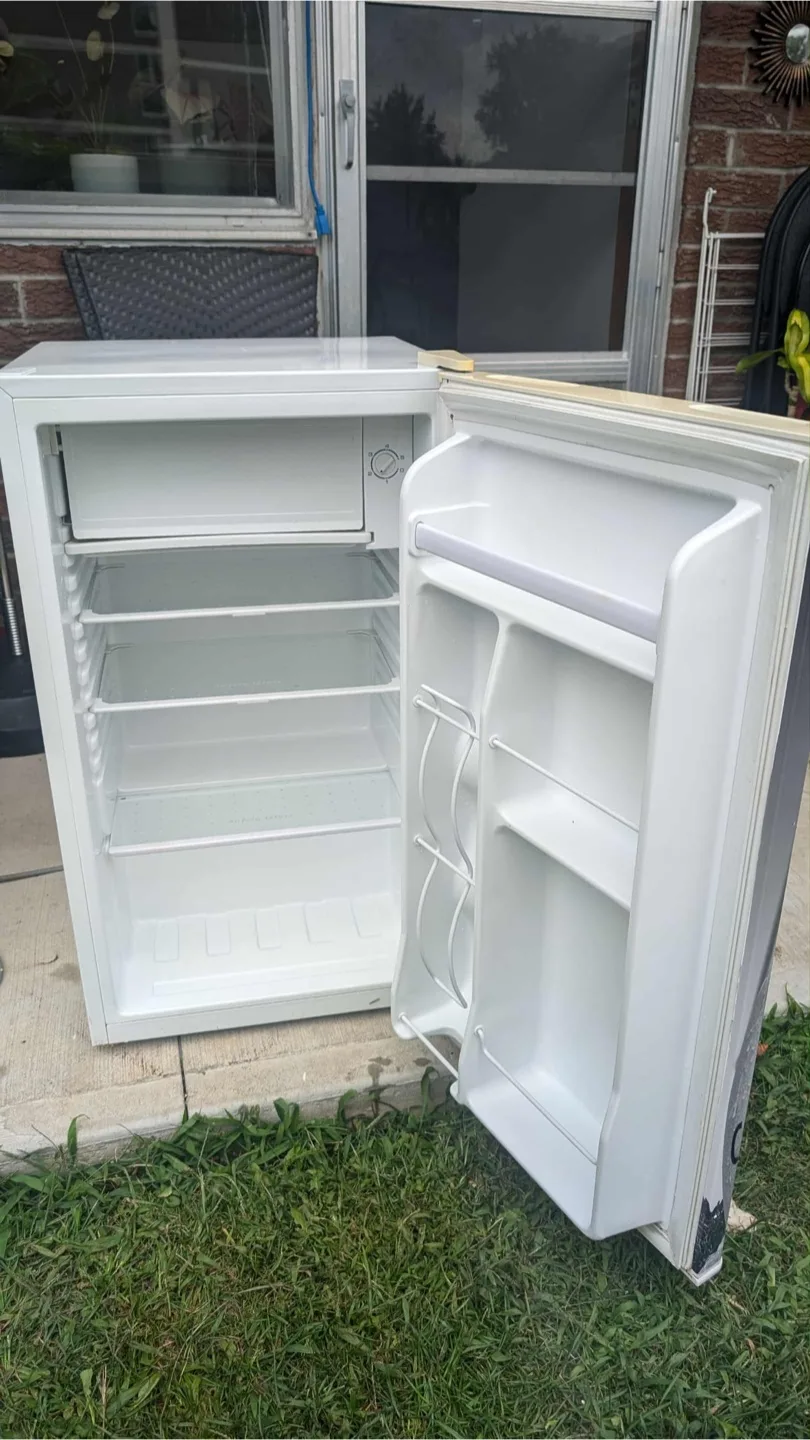 Coors Light Mini Fridge image indicator(5)