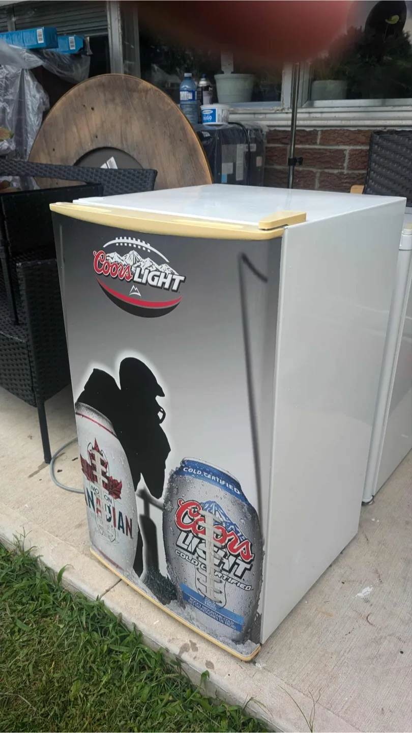 Coors Light Mini Fridge image indicator(3)