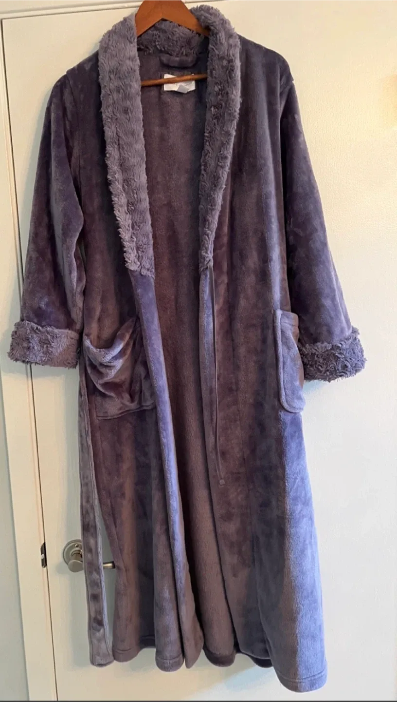 Plush Purple Robe image indicator(2)