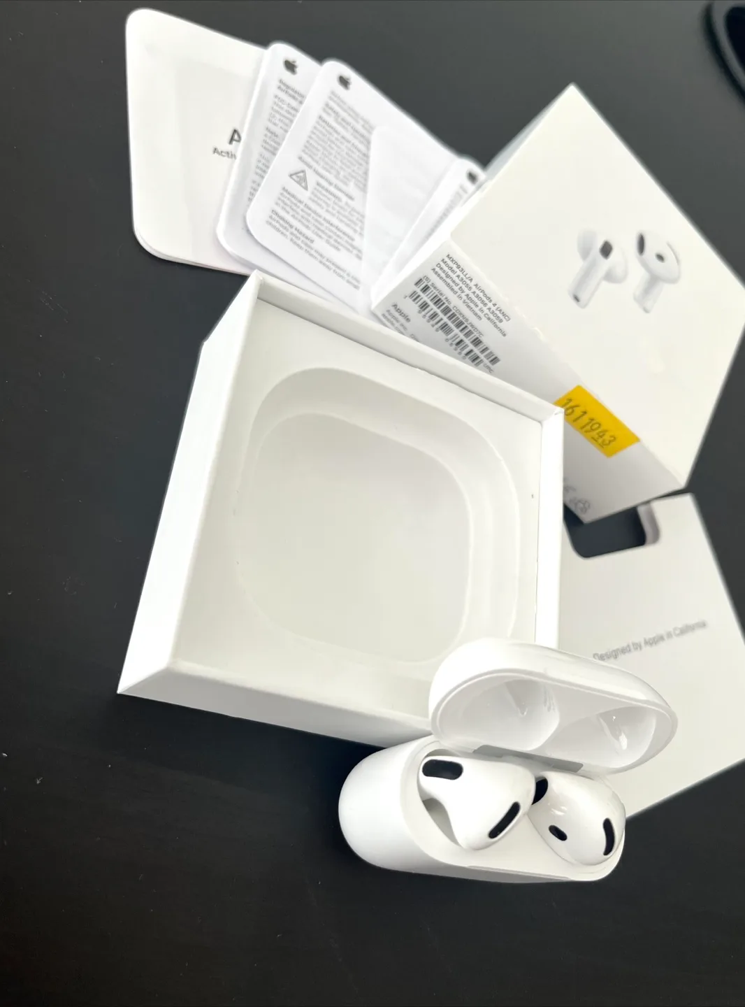 New Apple AirPods 4th generation with ANC image indicator(4)