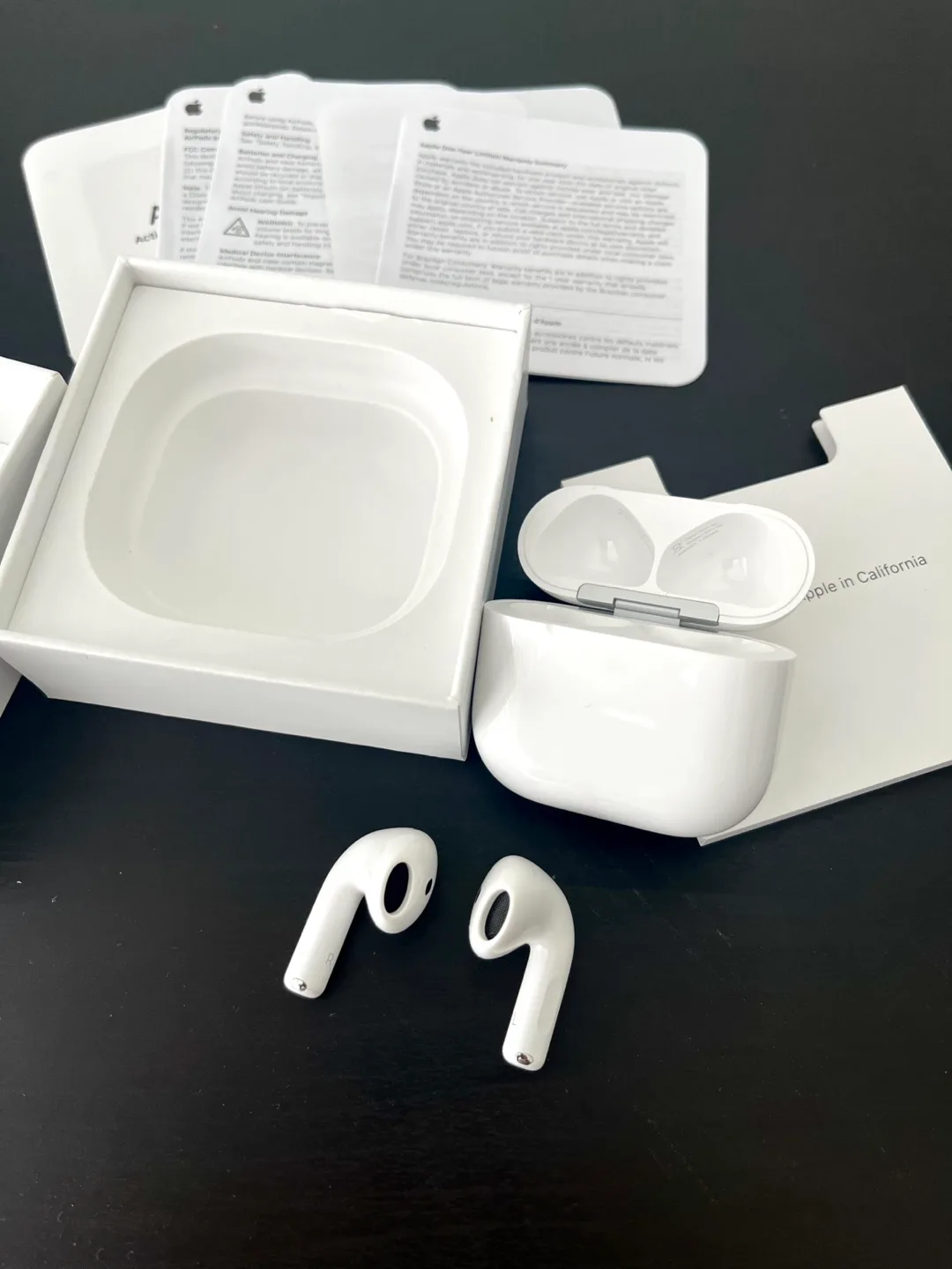 New Apple AirPods 4th generation with ANC image indicator(2)