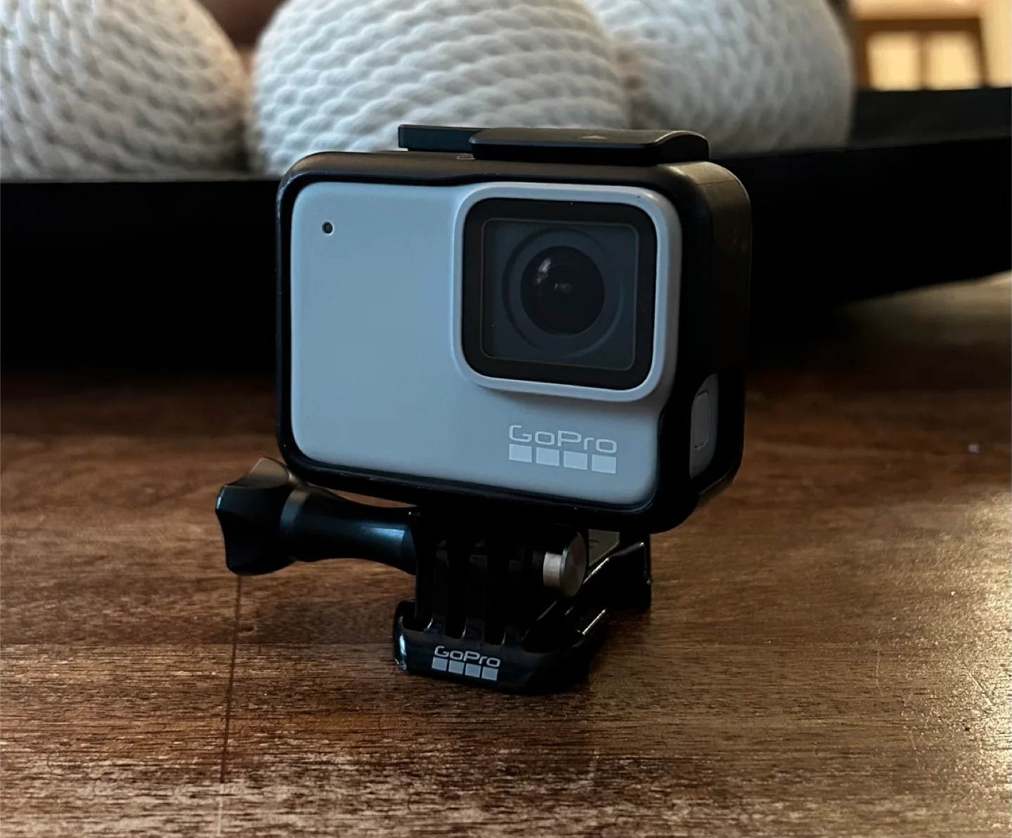 GoPro HERO7 White – Includes Mount & USB-C Charger image indicator(2)
