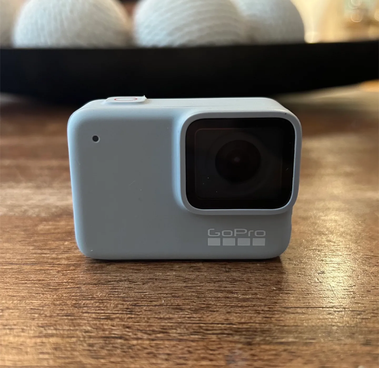 GoPro HERO7 White – Includes Mount & USB-C Charger image indicator(3)