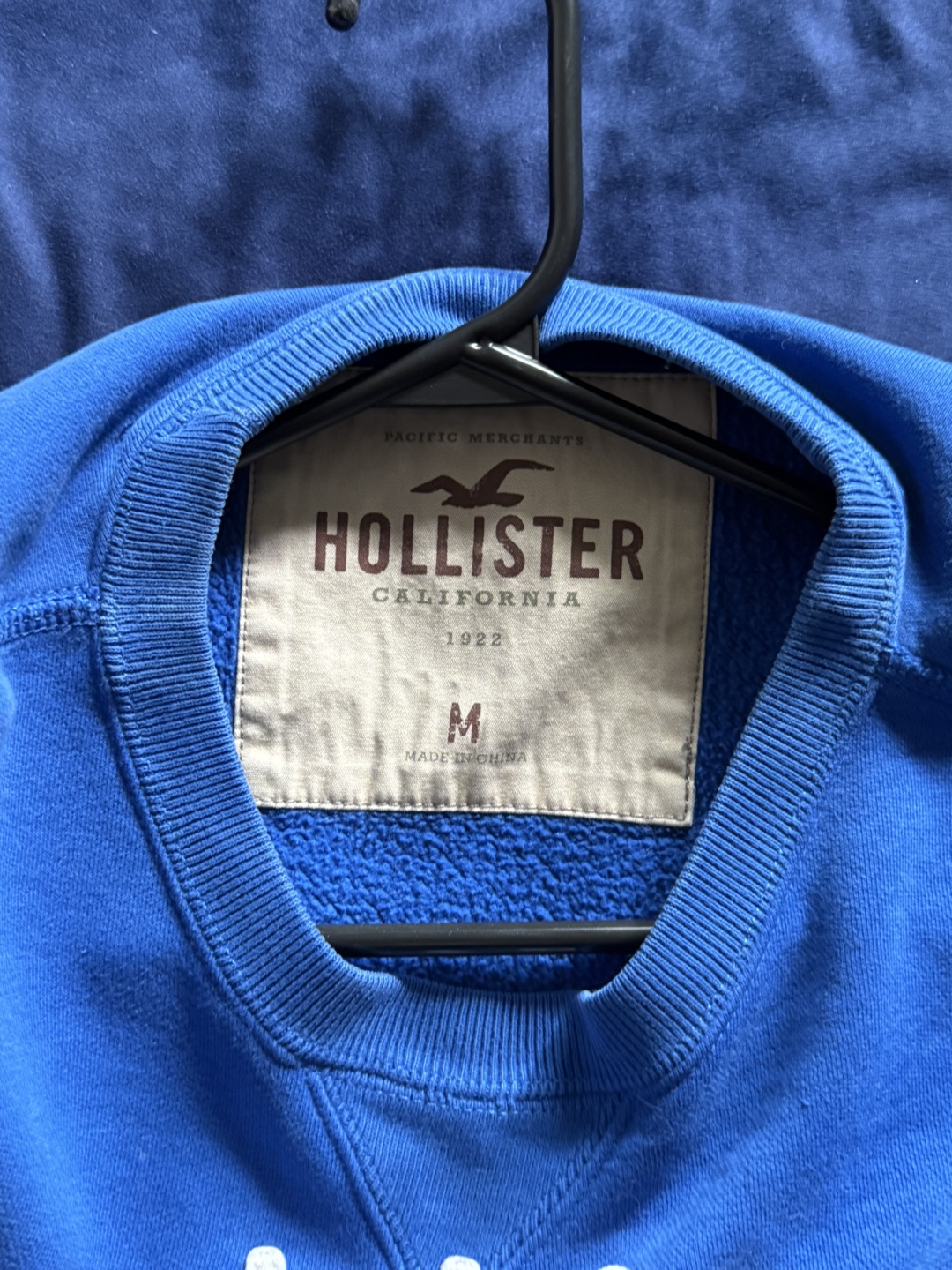 Hollister Blue Crewneck - Size M WORN TWICE - photo 4