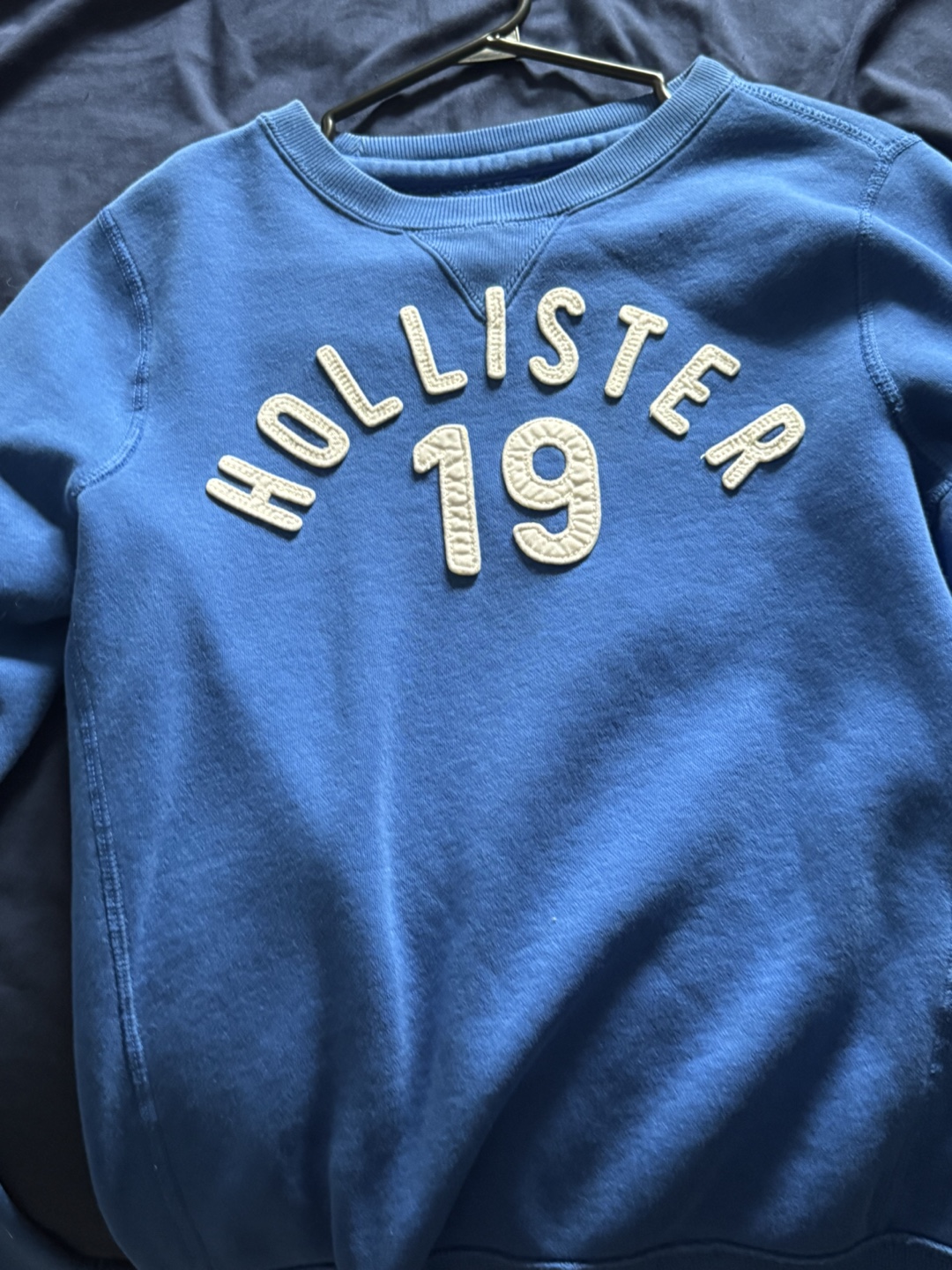 Hollister Blue Crewneck - Size M WORN TWICE - photo 3