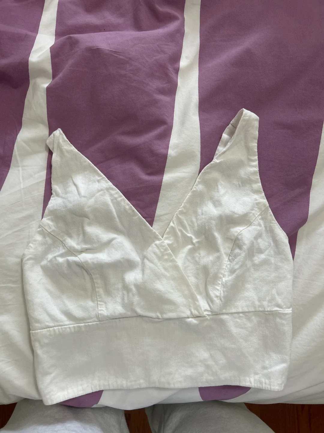 Brandy Melville White Crop Top - Size Small thumbnail