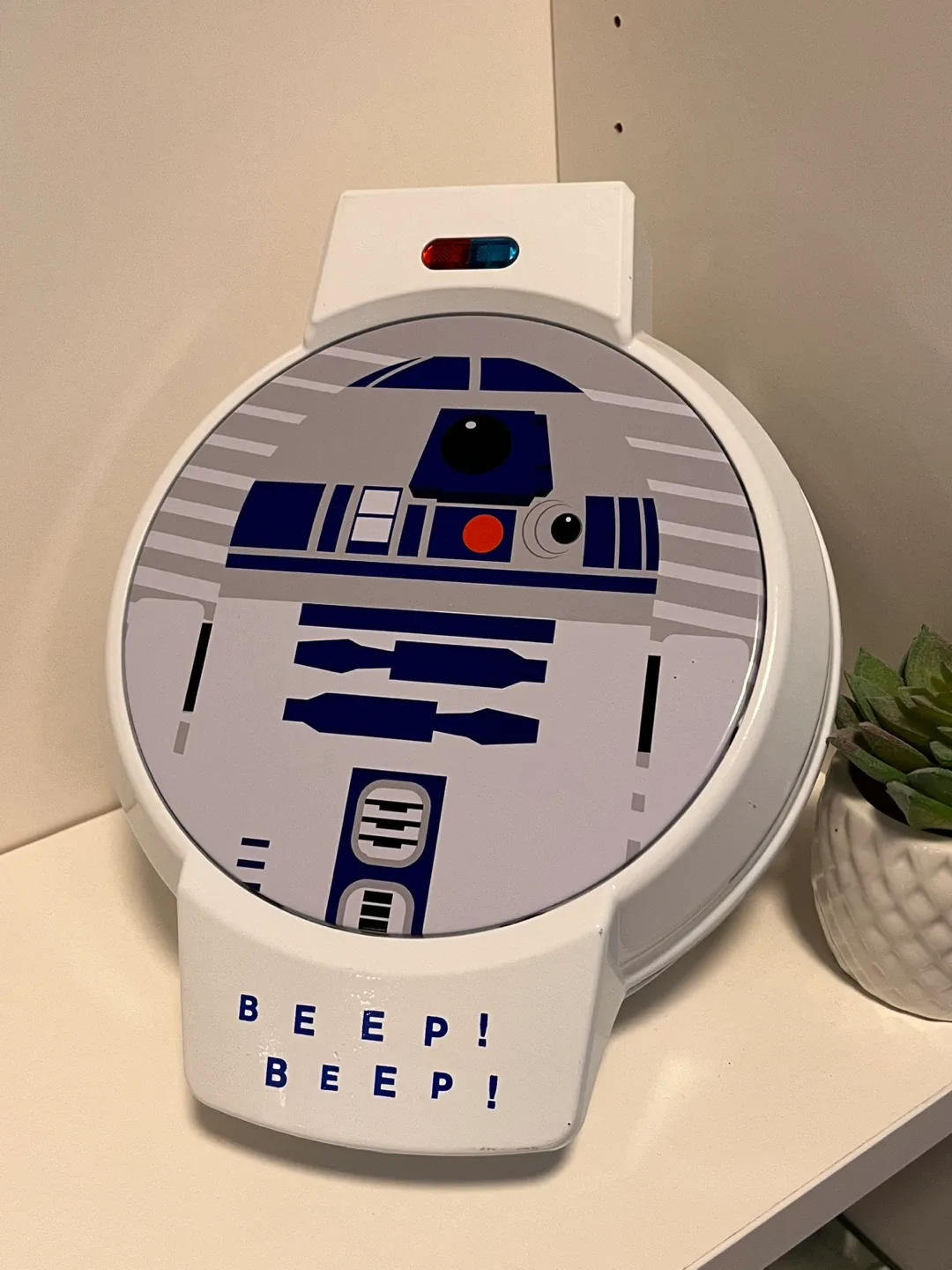 Star Wars R2-D2 Waffle Maker thumbnail