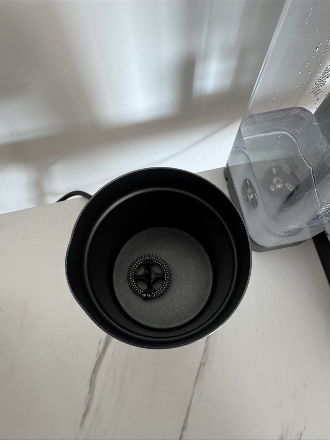 Keurig Coffee Maker + Milk Frother + Porta Pods - photo 5