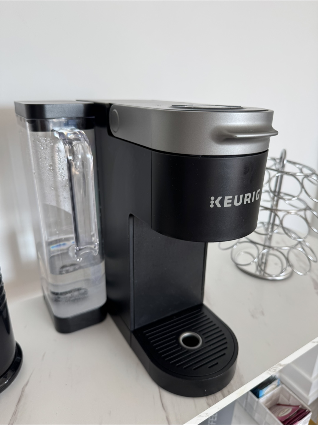 Keurig Coffee Maker + Milk Frother + Porta Pods - photo 4
