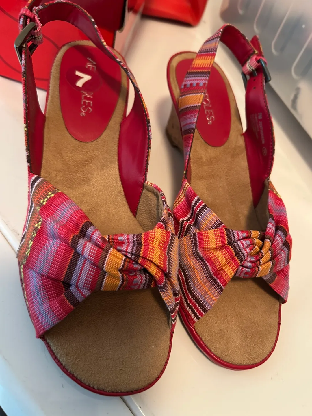 Aerosoles Size 8.5M Wedge Sandals thumbnail