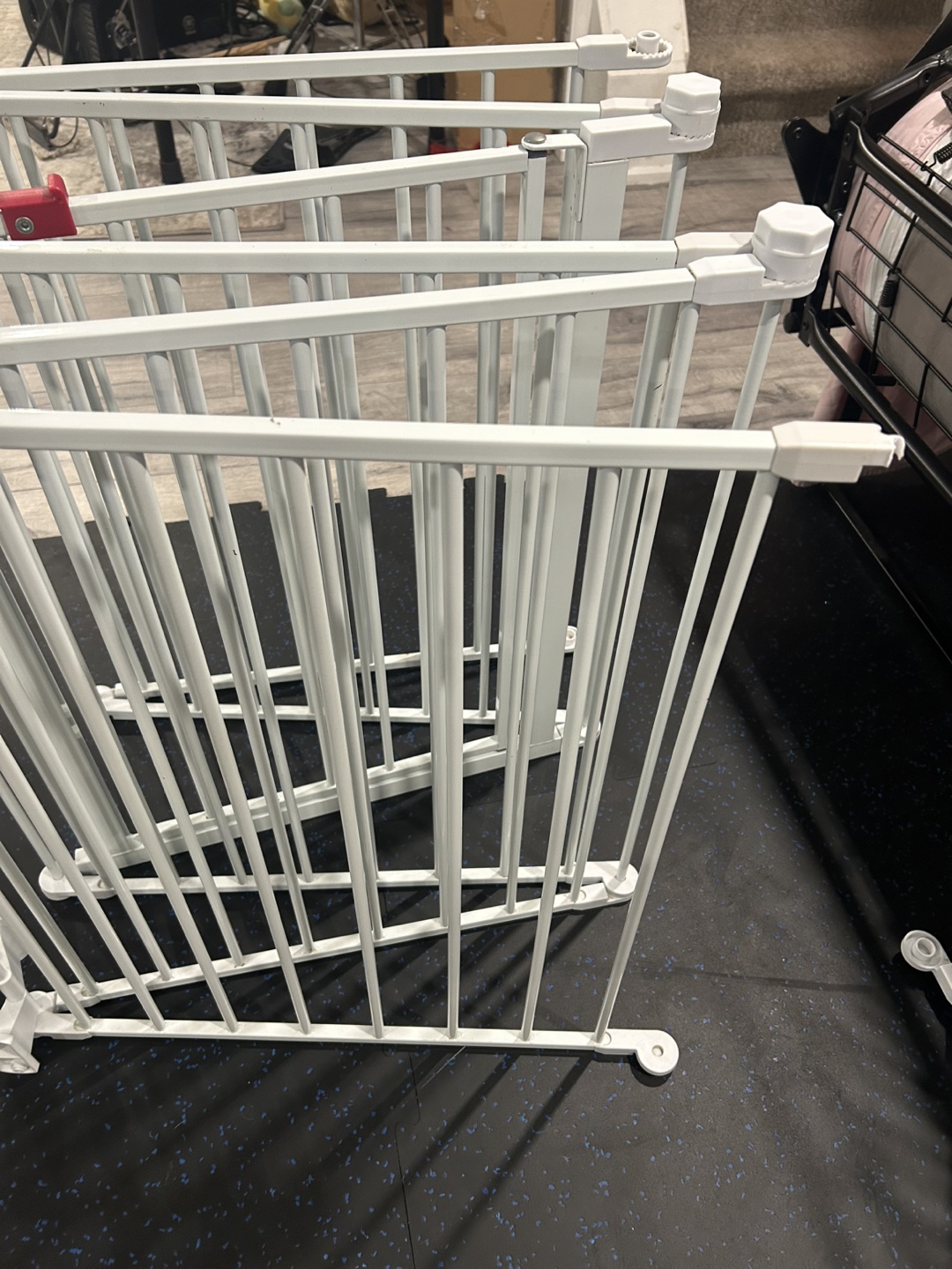 White Expandable Baby Gate - photo 4