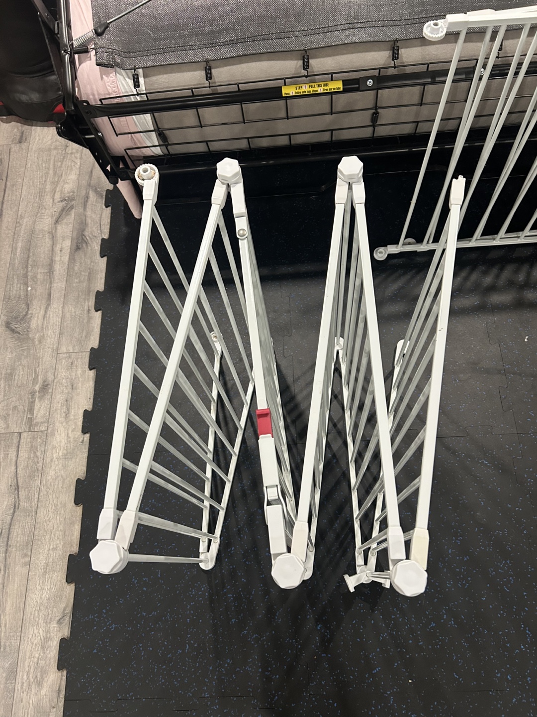 White Expandable Baby Gate - photo 2