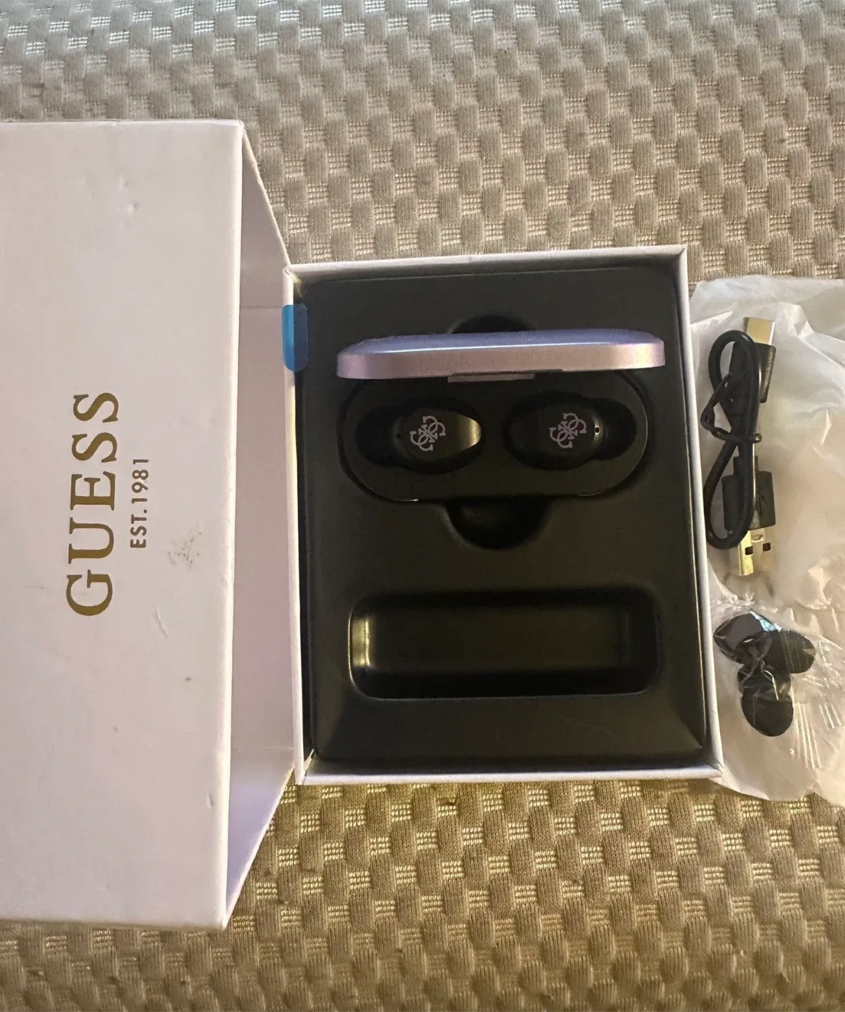 New Guess True Wireless Bluetooth Earbuds image indicator(2)