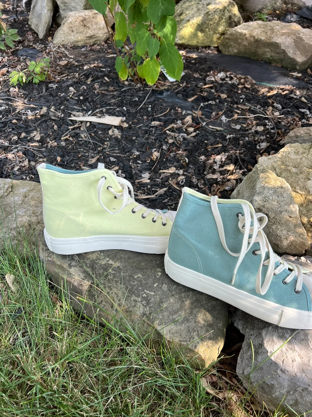 NEW New,AE American Eagle  size 11-Tone High Top Sneakers image indicator(2)