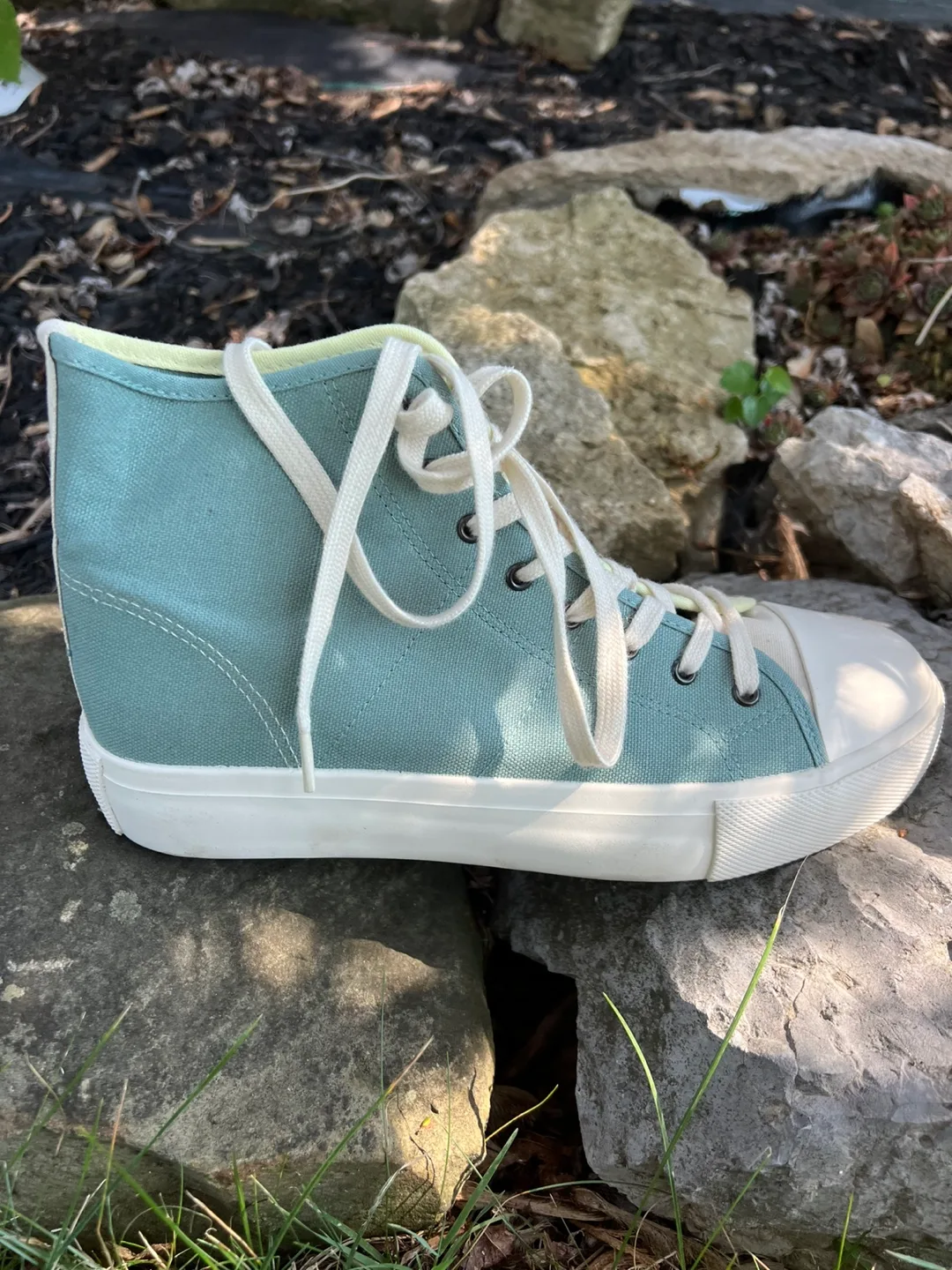 NEW New,AE American Eagle  size 11-Tone High Top Sneakers image indicator(3)