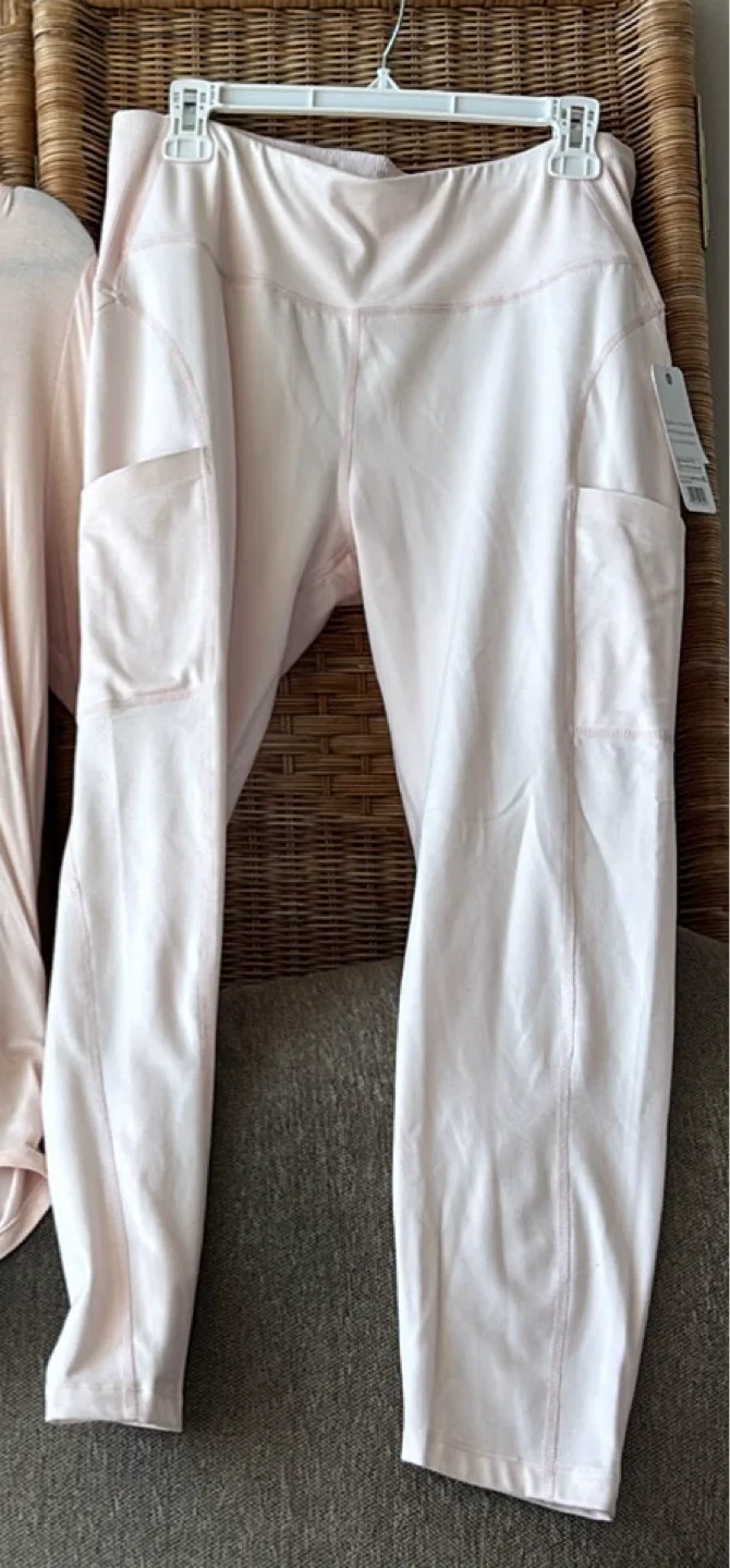 Light Pink Leggings .New with pockets. XL! thumbnail