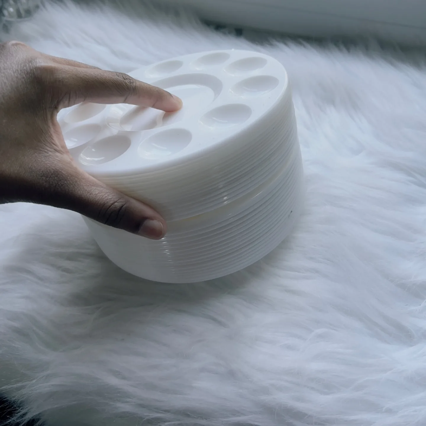 White Plastic Round Paint Palette image indicator(2)