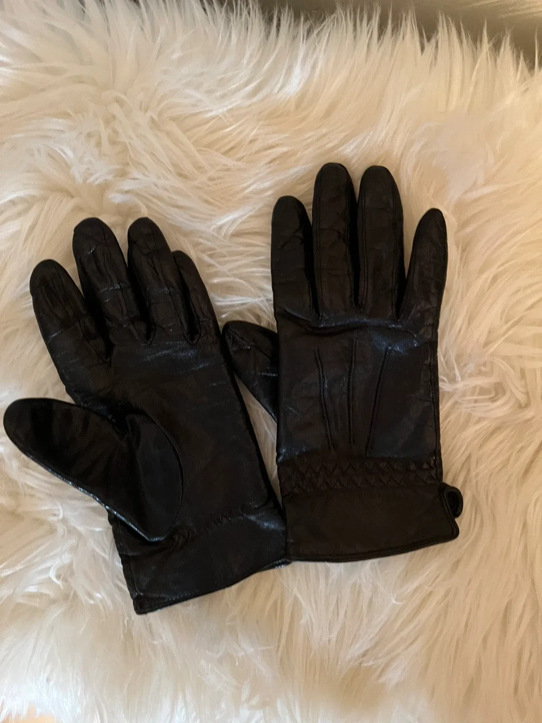 Jessica Black Gloves - Size 7 image indicator(5)