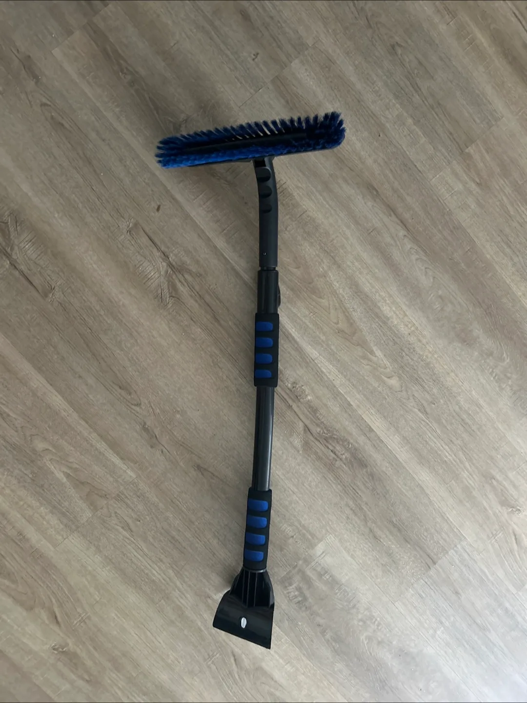 Extendable Snow Brush & Ice Scraper image indicator(2)