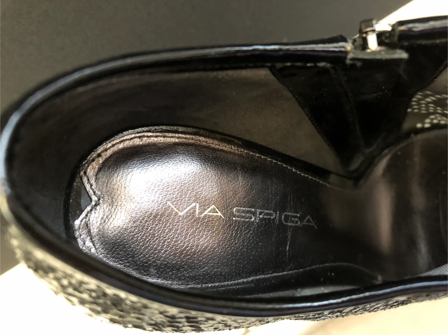 👠Free Pair of Via Spiga Black Heels - Size 7M image indicator(3)