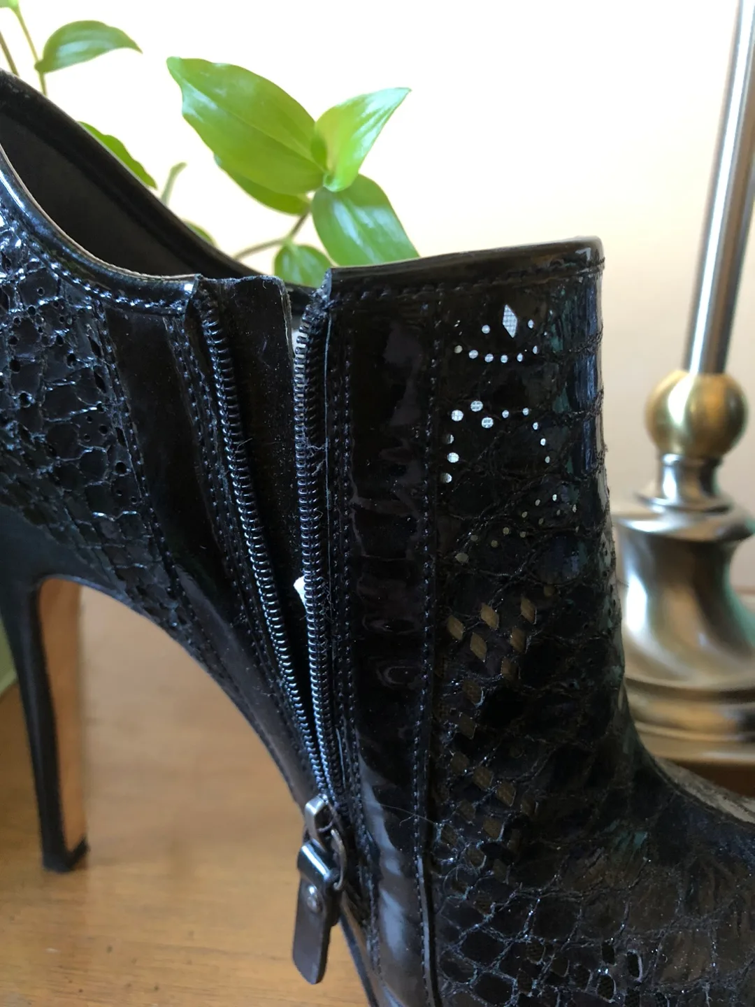 👠Free Pair of Via Spiga Black Heels - Size 7M image indicator(2)